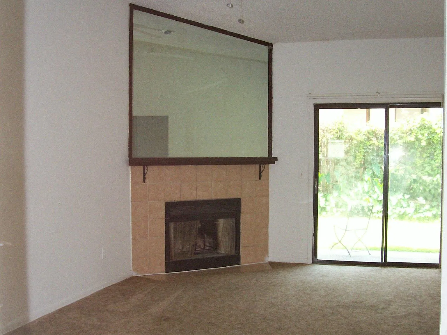 2 bed, 985 sqft, $1,200 — Photo 1
