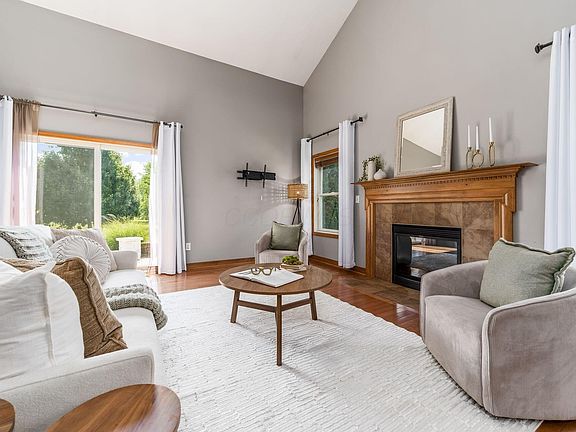4th image of 6878 Eliza Dr