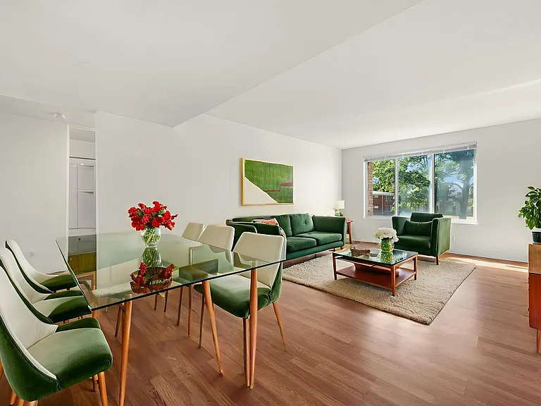 COURTYARD GARDENS APARTMENTS — Photo 13