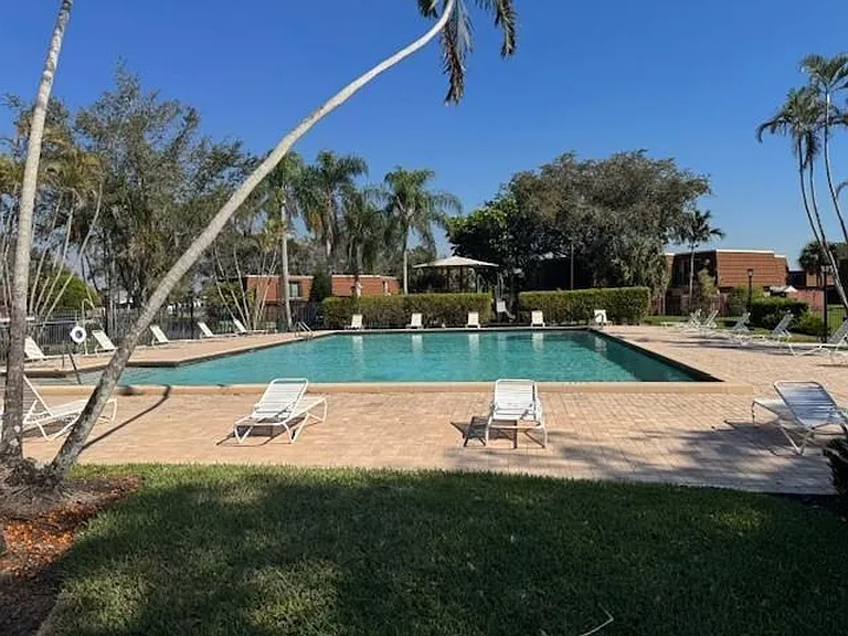1210 SW 118th Ter — Photo 22