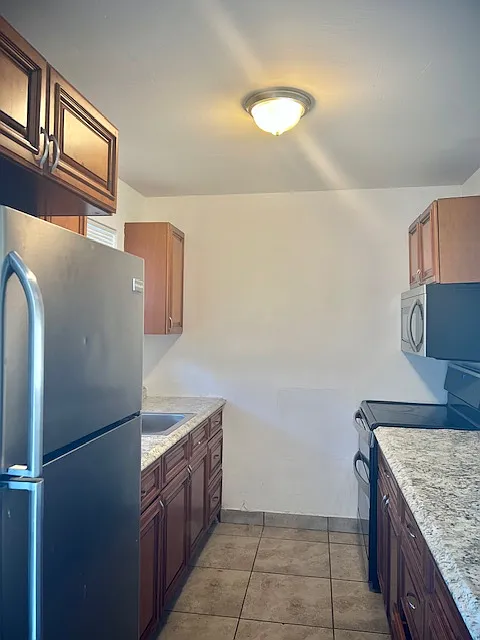 3 bed, 1100 sqft, $2,600 — Photo 3