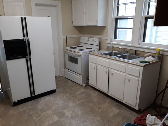 2nd image of 222 E 35th St