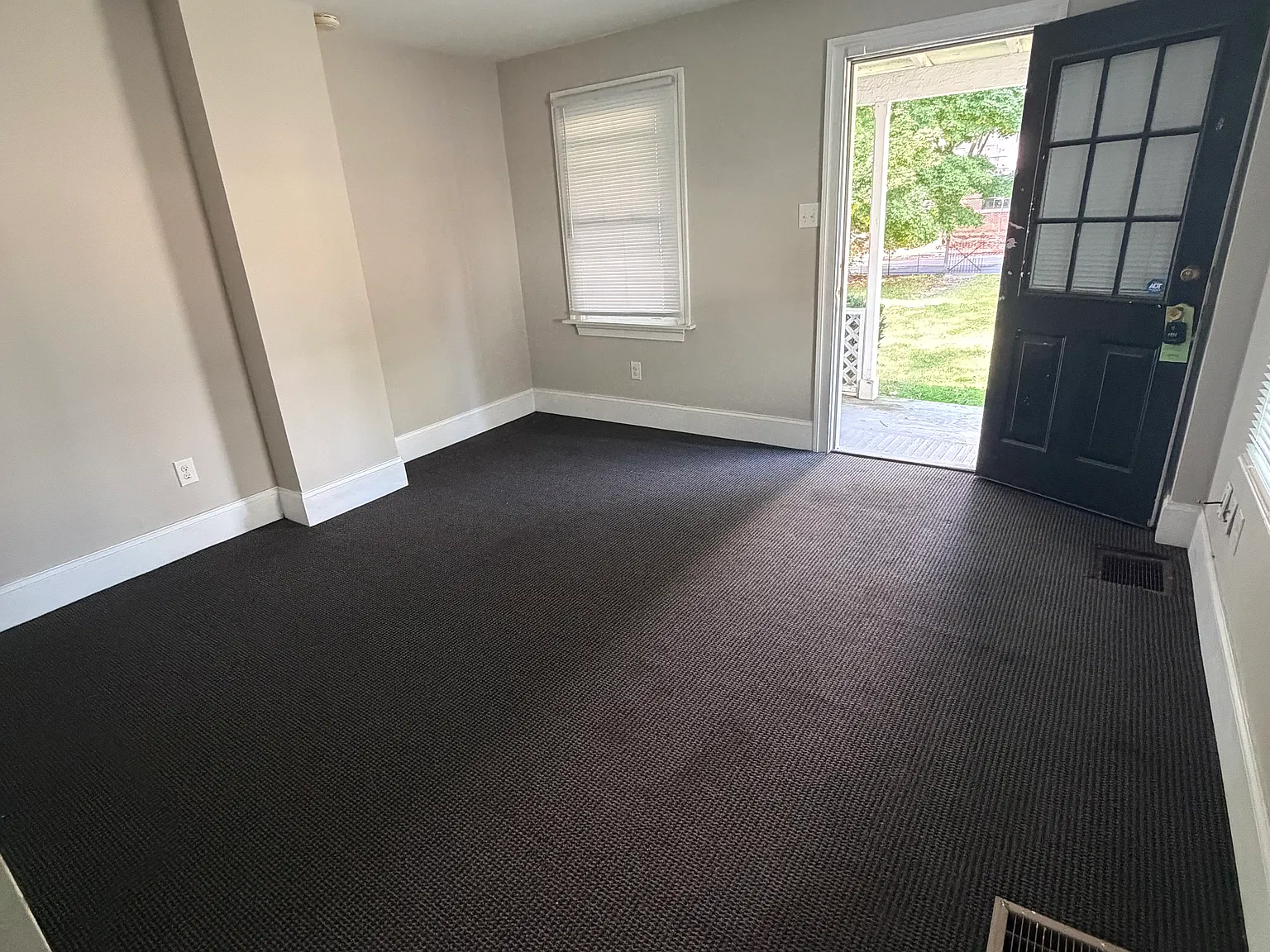4 bed, 1664 sqft, $2,700 — Photo 2