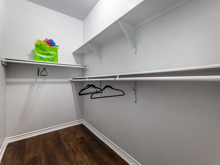 Lakebridge Apartments — Photo 16