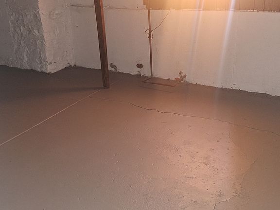 3rd image of 4817 Lexington Ave