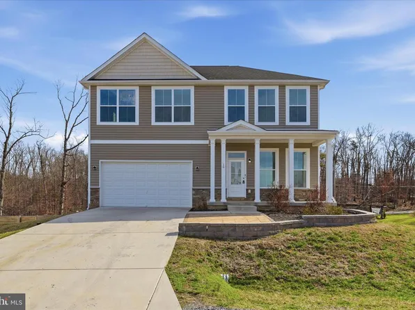 16 Cilantro Ln, Bunker Hill, WV 25413