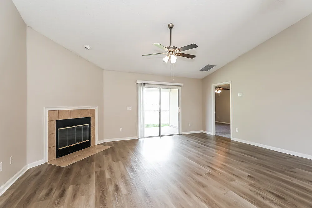 3 bed, 2.0 bath, 1519 sqft, $2,040 — Photo 4
