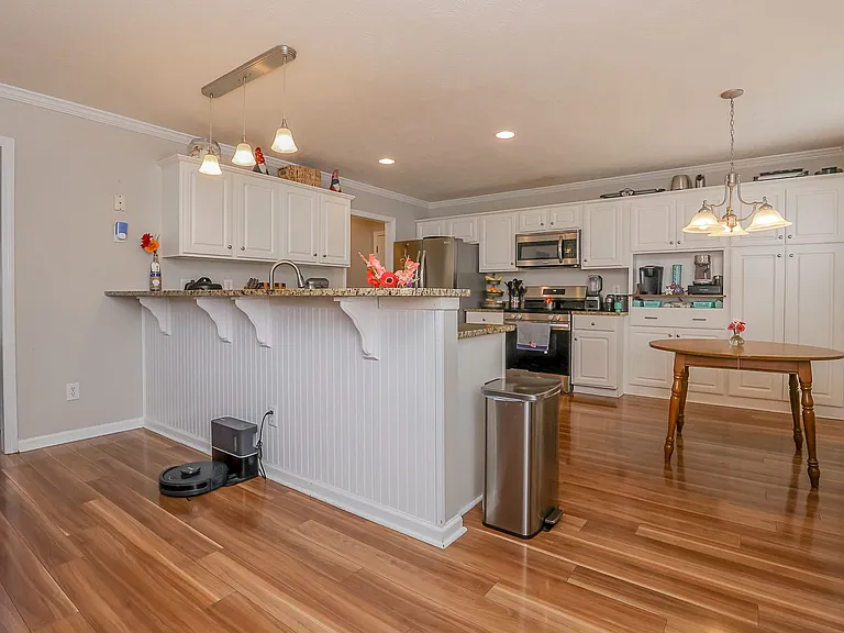 1636 Chadwick Shores Dr — Photo 9