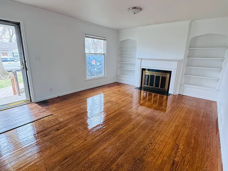 3010 W 47th Ter — Photo 2
