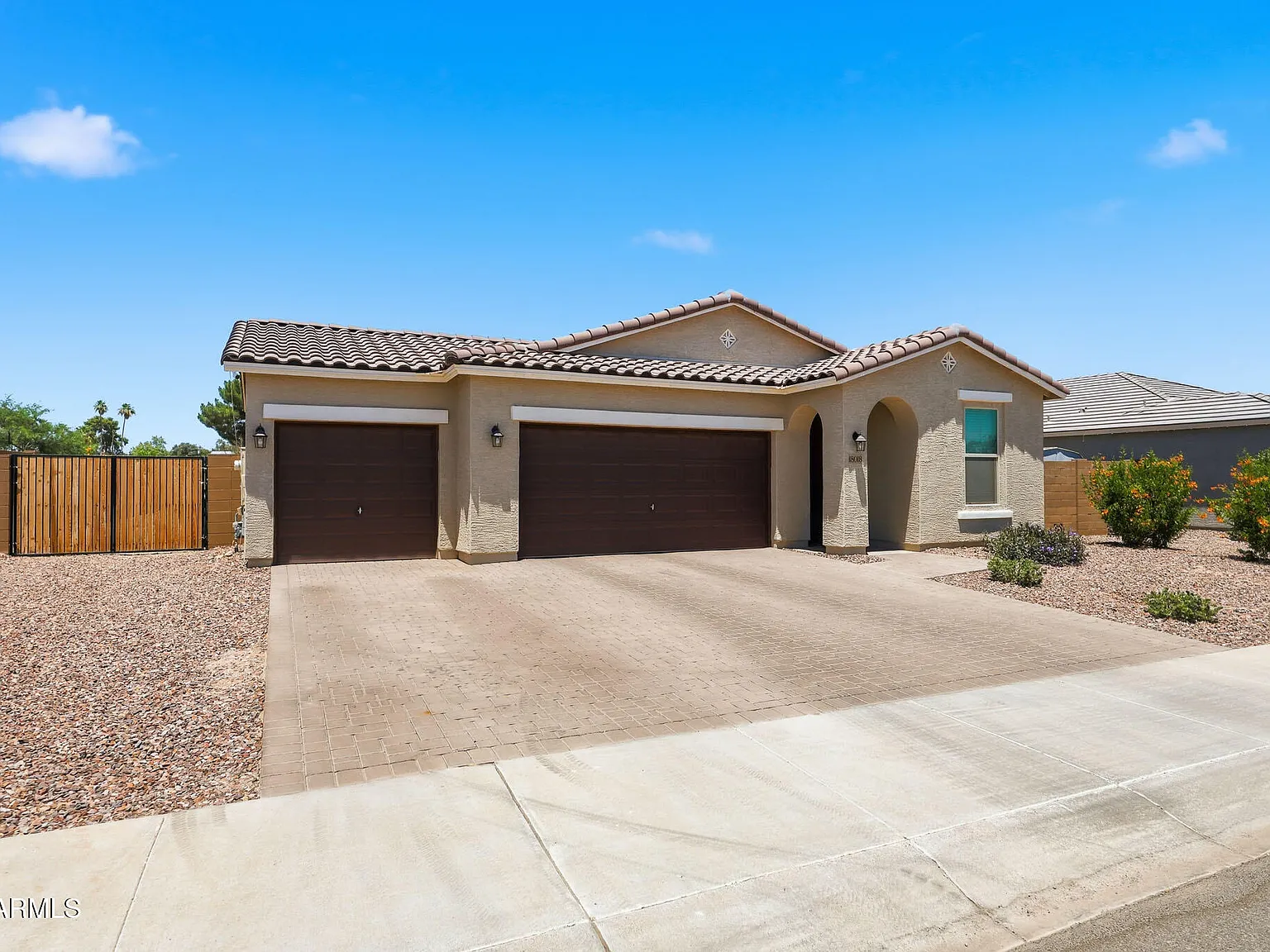 4 bed, 3.0 bath, 1879 sqft, $2,700 — Photo 3