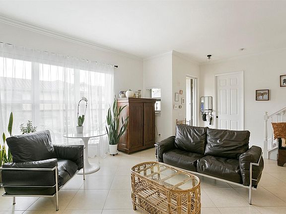 2nd image of 2633 NE 14th Avenue #115