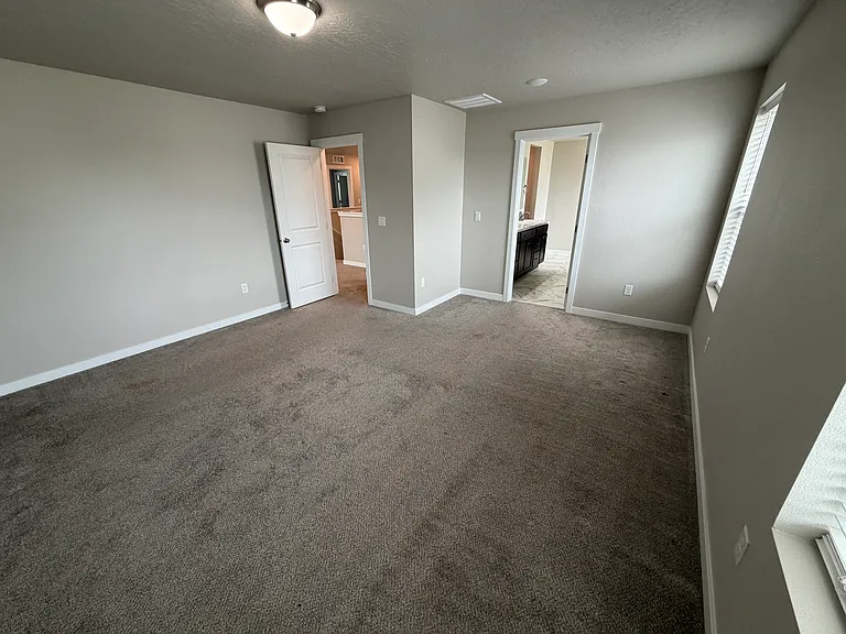 960 SW Raelynn St — Photo 44