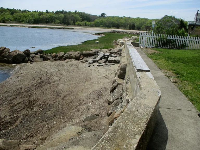 26 Shore Dr — Photo 2