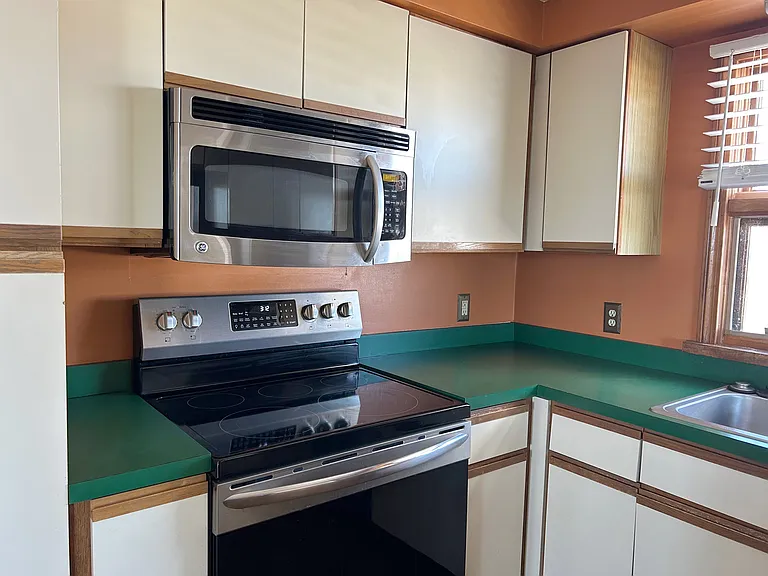 190 Kings Hwy — Photo 14