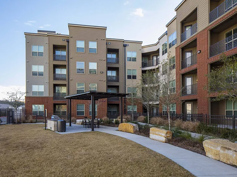 Entertain outdoors at our natural gas grilling stations.