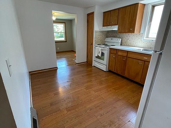 4th image of 164 Camden Ave Floor 1