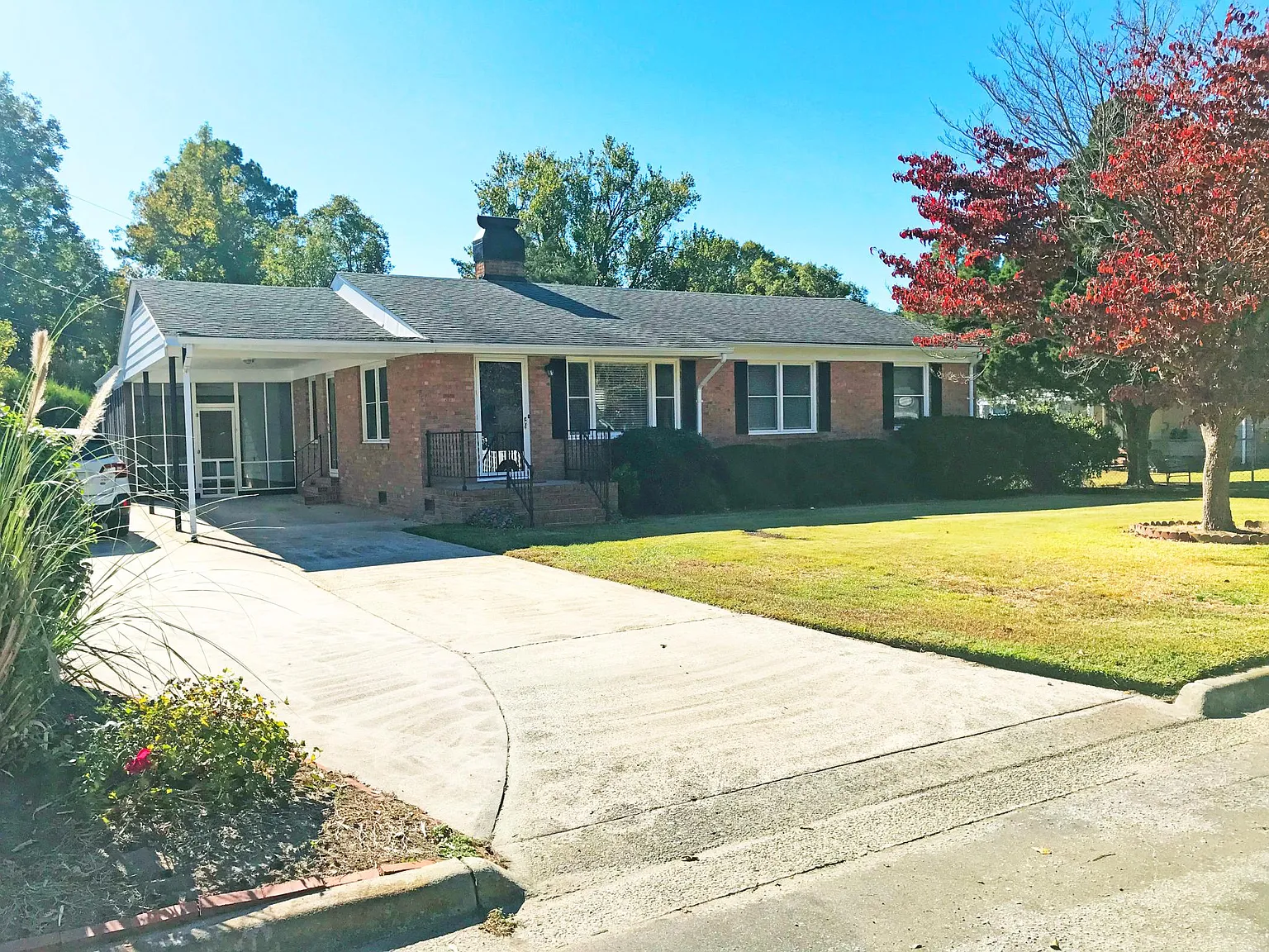 2702 Crockett Drive — Photo 2