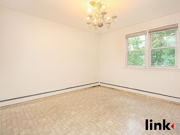 4th image of 95 Stevens Ave #2