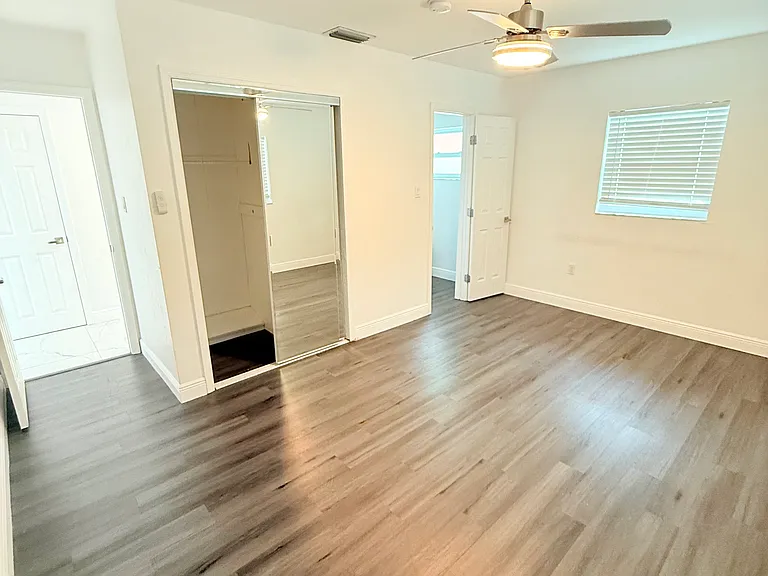 1557 Robinson Dr N — Photo 19