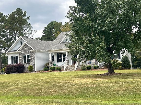 2nd image of 906 Andrews Chapel Rd