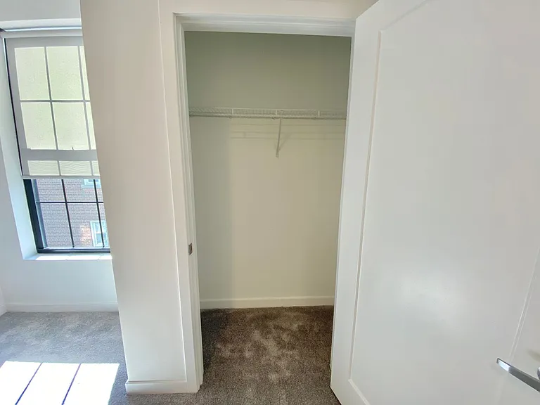 104 Howe St — Photo 79