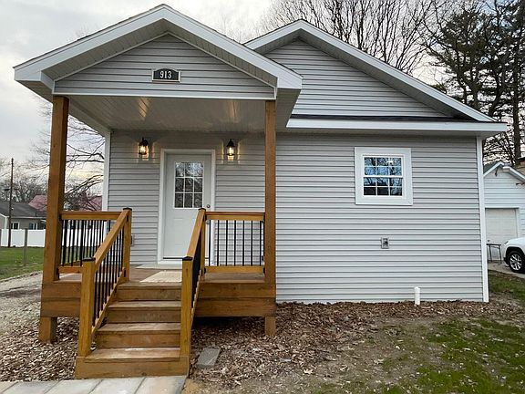 3rd image of 913 Pine Ave
