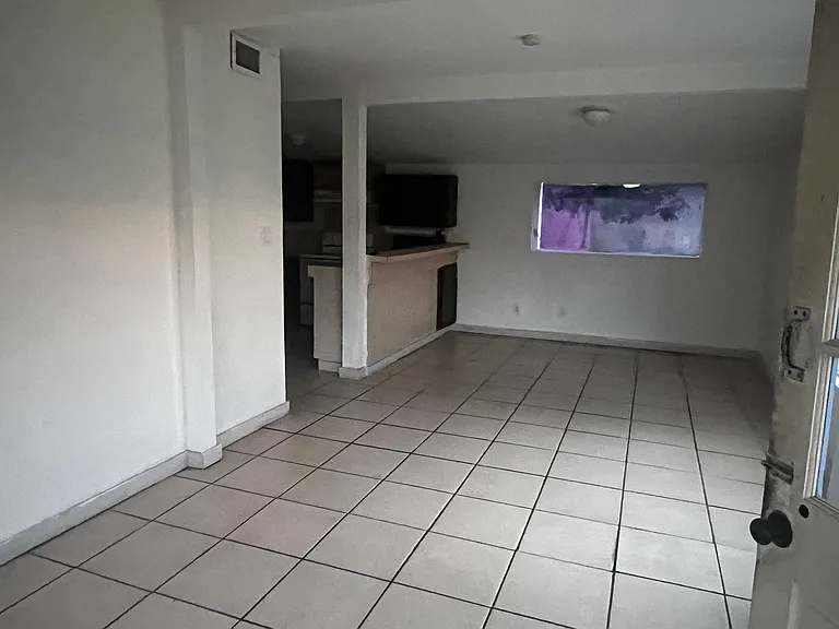2735 Lucille St — Photo 3