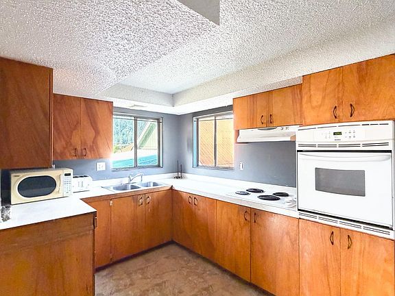 2nd image of 217 Tamarac St