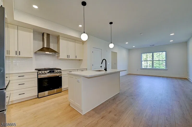 3 bed, 2.0 bath, $4,250 — Photo 1