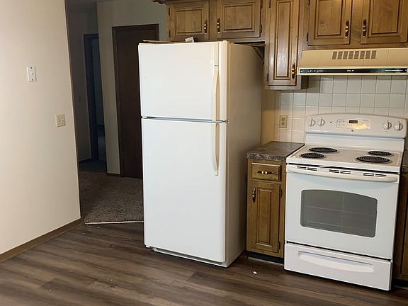 2nd image of 221 W Southwind Dr