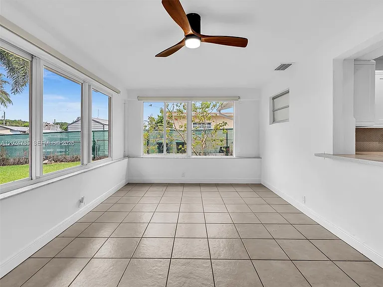 4500 SW 42nd Ter — Photo 44