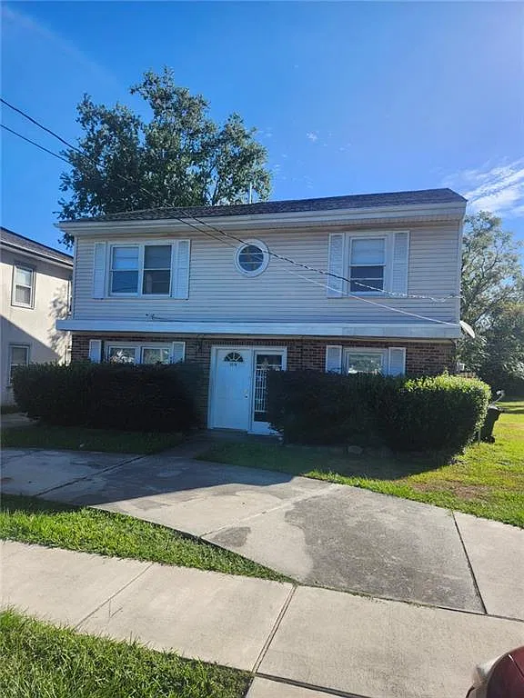 2 bed, 925 sqft, $1,300 — Photo 1