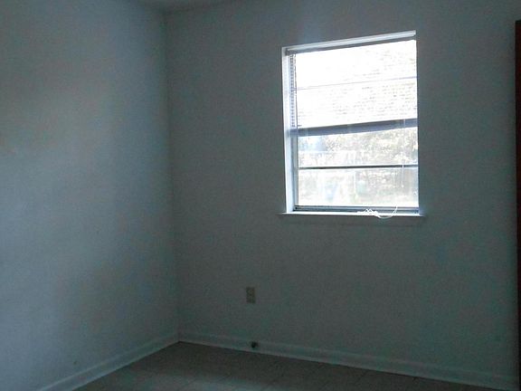 4th image of 1713 Courtney Dr