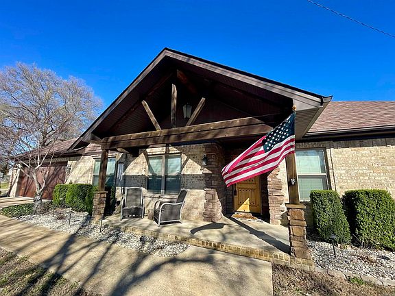 2nd image of 416 Twin Hickory Ln