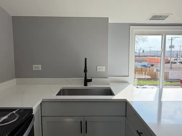 5703 W 64th Pl #2F, Chicago, IL 60638