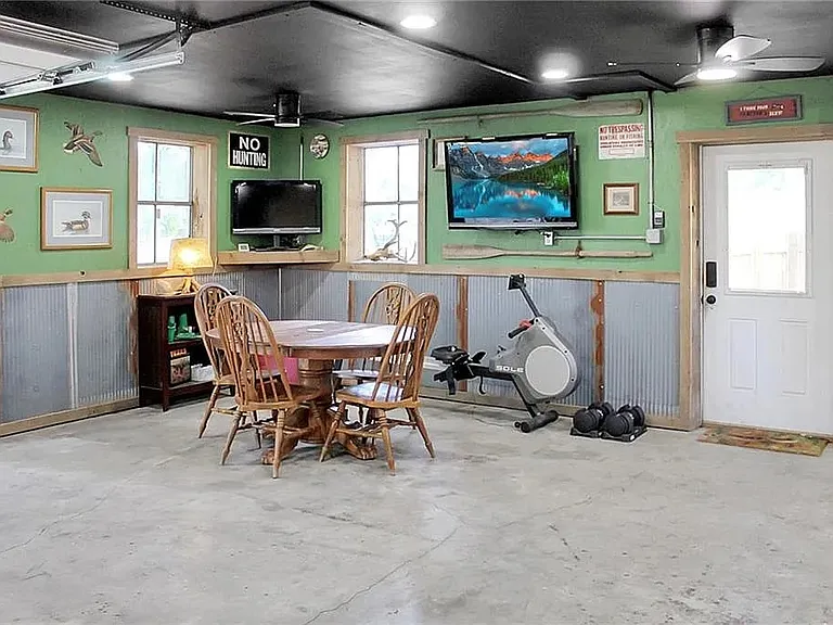 726 W Broadway St — Photo 22