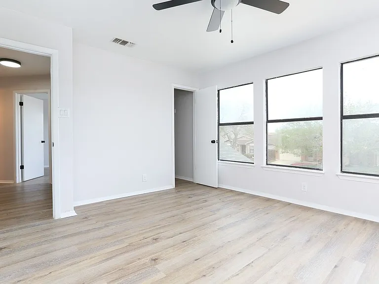 6870 Flaming Ridge Dr — Photo 18