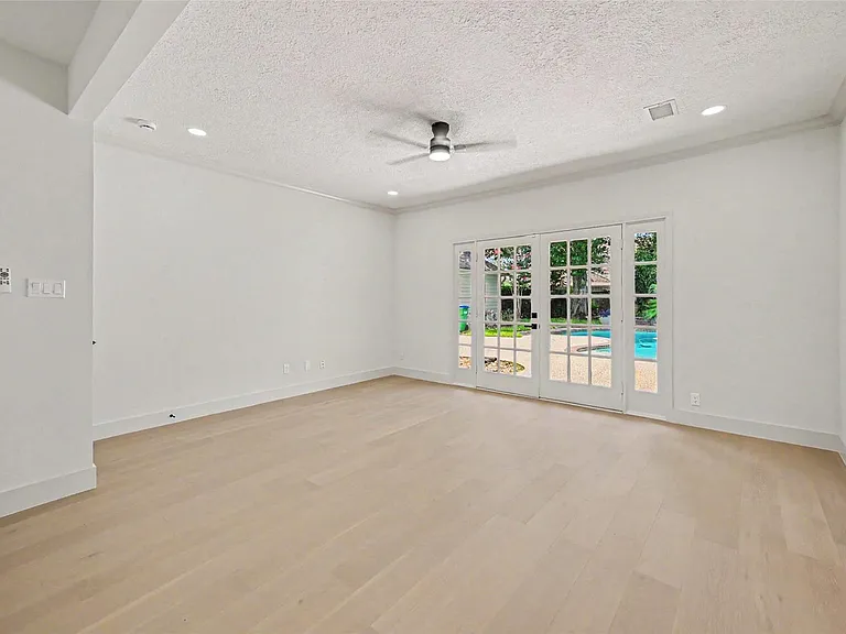 507 Commodore Way — Photo 21