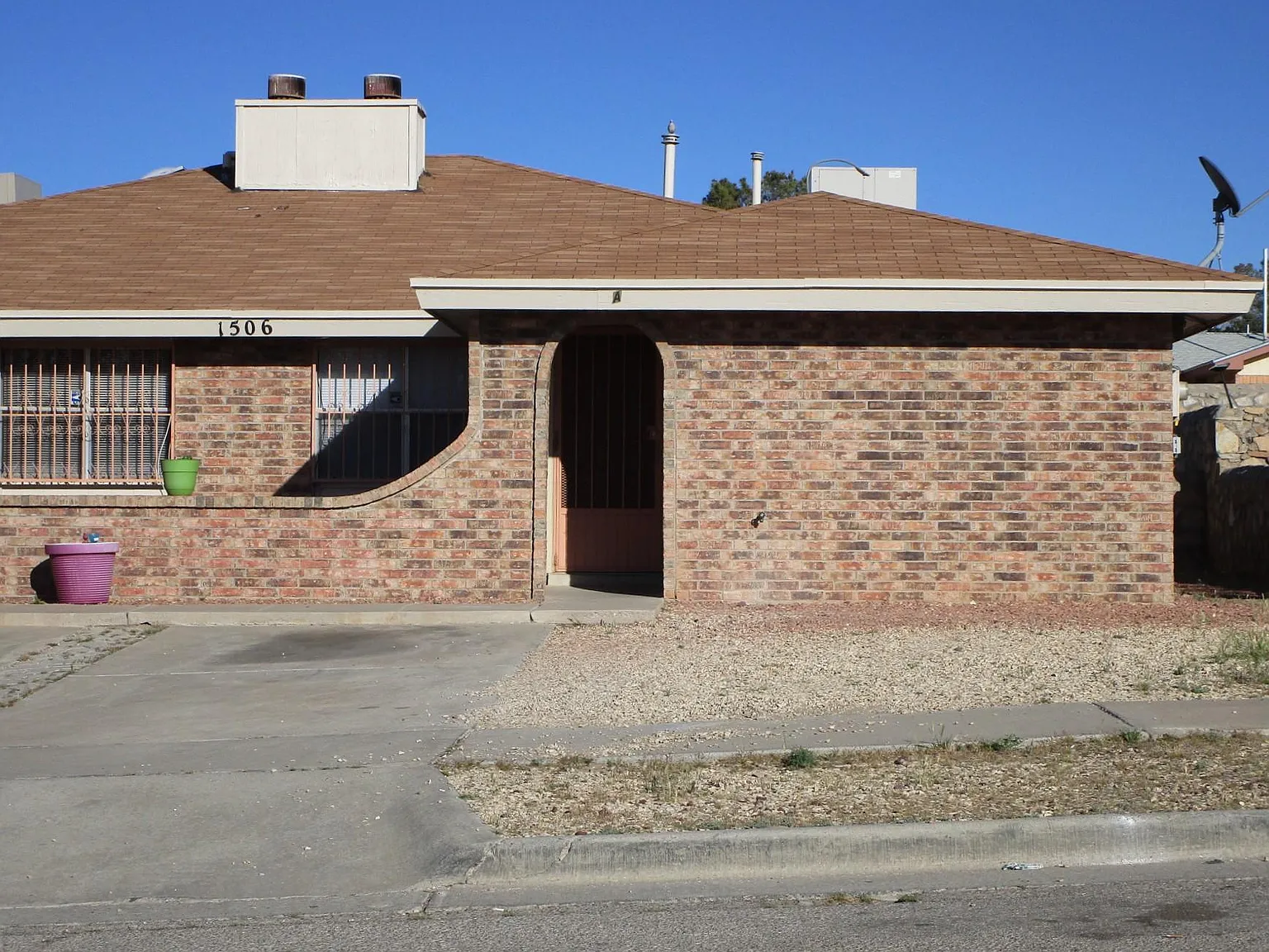 3 bed, 1100 sqft, $1,425 — Photo 1