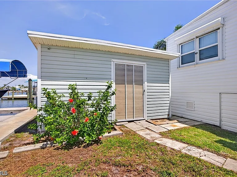 3864 Royal Palm Dr — Photo 6