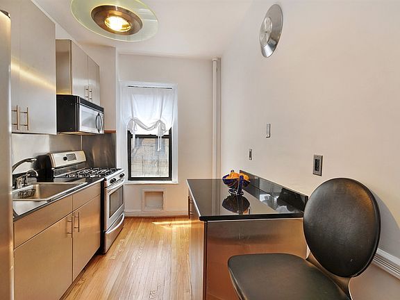 2nd image of 175 Eastern Pkwy APT 6G