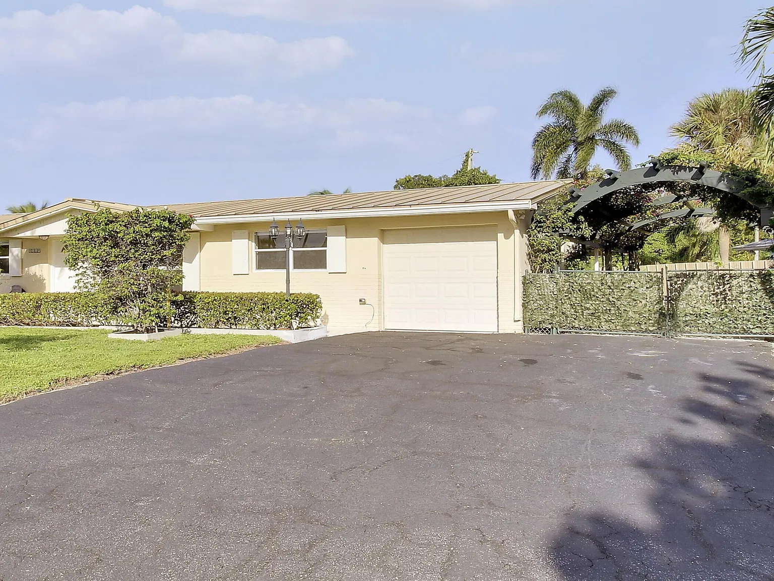 2 bed, 2.0 bath, 1081 sqft, $2,900 — Photo 1