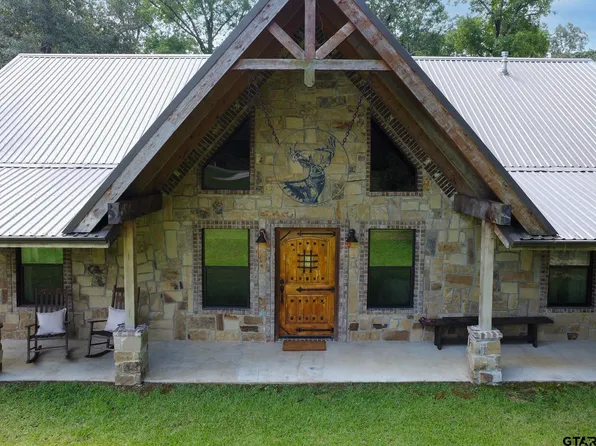 864 Pyeatt Dr, Gladewater, TX 75647