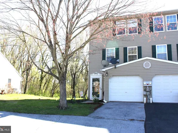 30 Petersburg Ln, Duncannon, PA 17020