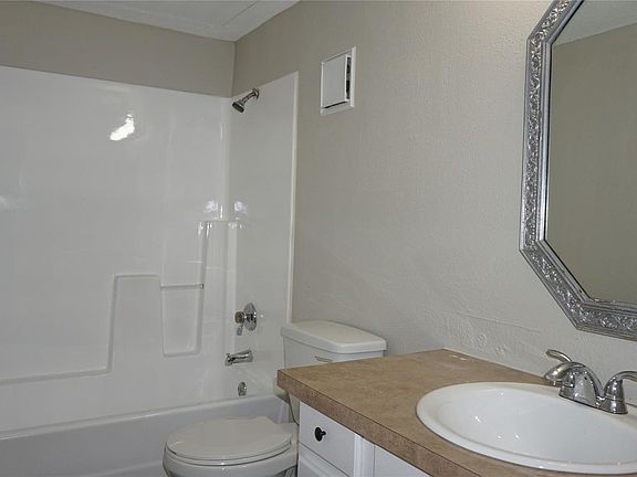 2nd image of 1806 SE 14th St Unit 103