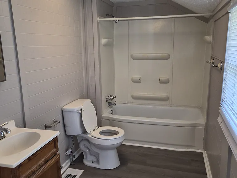 1353 Bakers Ridge Rd — Photo 13