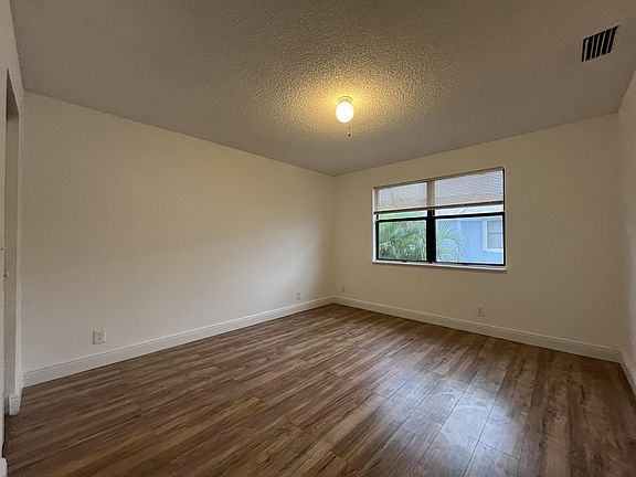5th image of 16413 Grape Way #339