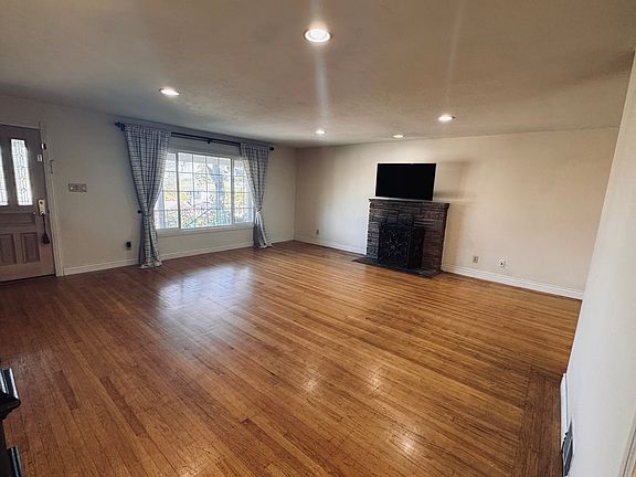 5th image of 718 Alameda De Las Pulgas
