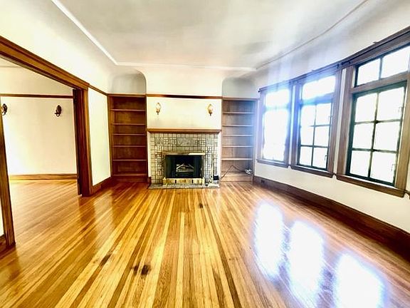 3rd image of 581 Buena Vista Ave W #581