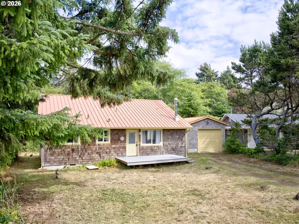 8845 Central Ct, Rockaway Beach, OR 97136